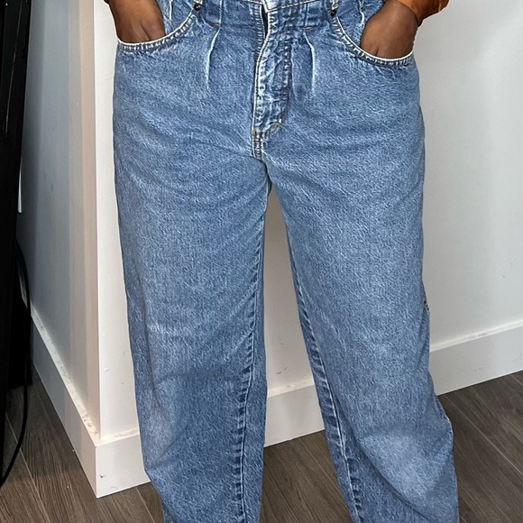 Mom Jeans - Picture 1 of 5